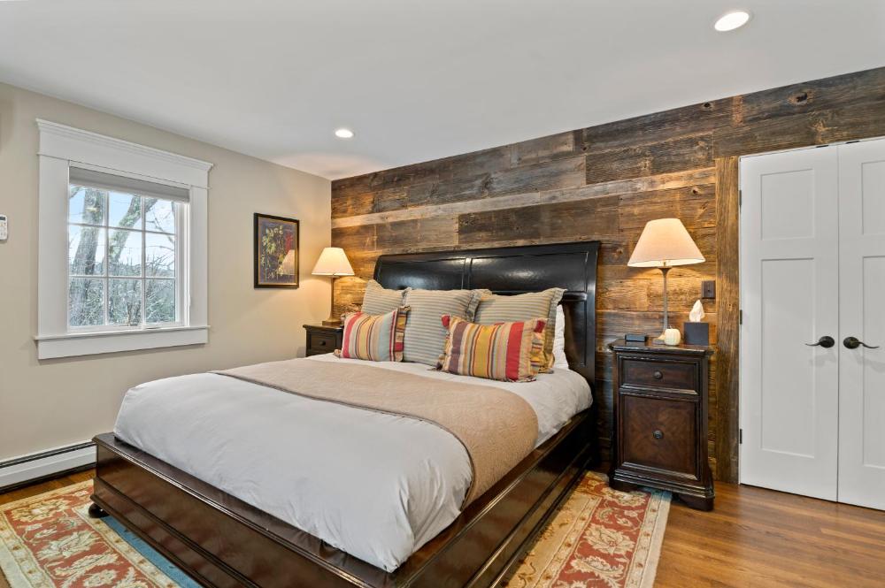 Family Room with Shower interior
